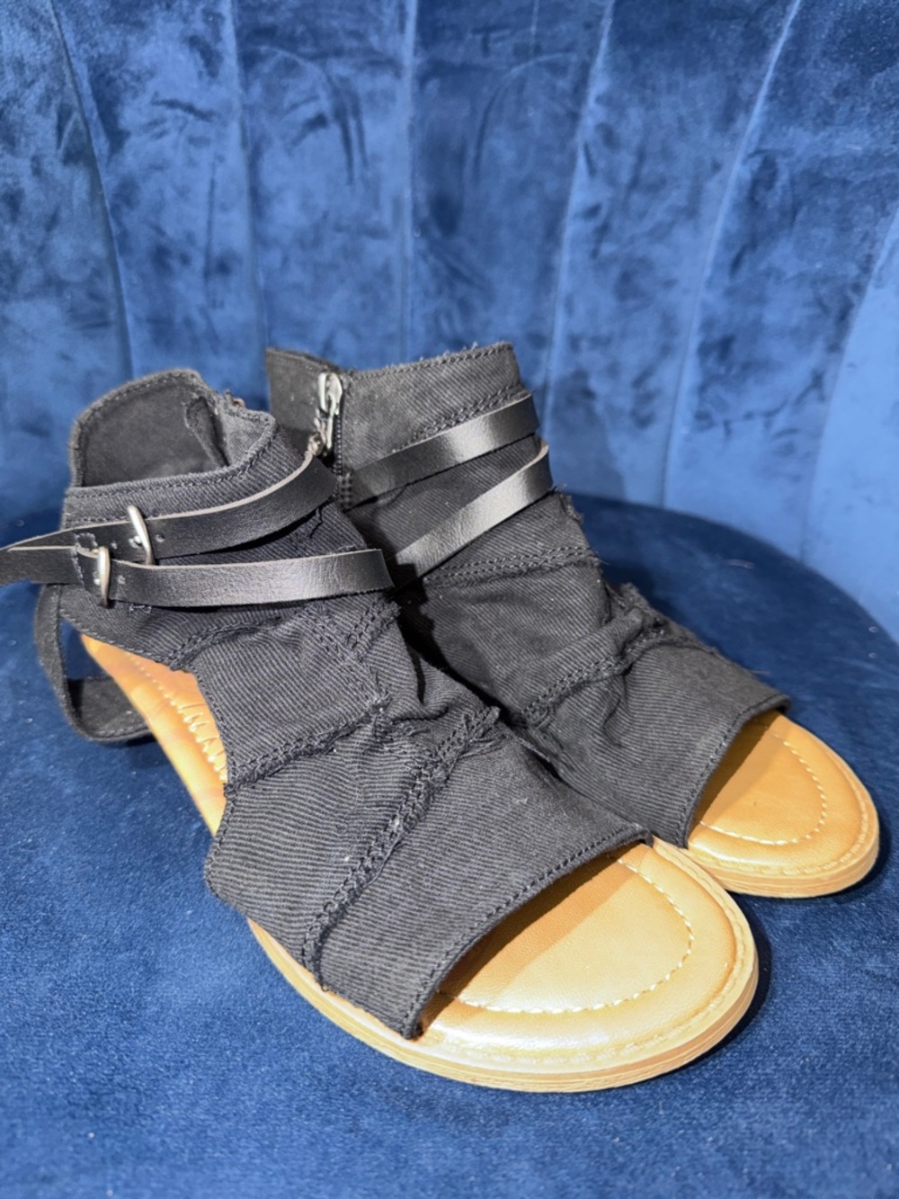 Blowfish Malibu Black Strappy Open-Toe Women's Ankle Sandals Size 7.5